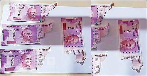 എടിഎമ്മില് നിന്നും പണം പിന്വലിച്ചു; കിട്ടിയത് കീറിയതും പൊടിഞ്ഞതുമായ നോട്ടുകള്; പരാതിപ്പെട്ടപ്പോള് റിസര്വ് ബാങ്കില് പോകണമെന്ന് എസ്ബിഐ അധികൃതര്