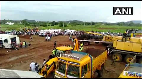 കുഴല്ക്കിണറില് അകപ്പെട്ടിട്ട് 40 മണിക്കൂര്; രണ്ടര വയസുകാരന്റെ അടുത്ത് എത്താനാകാതെ ദൗത്യസംഘം, വിളികളോട് പ്രതികരിക്കാത്തതില് ആശങ്ക