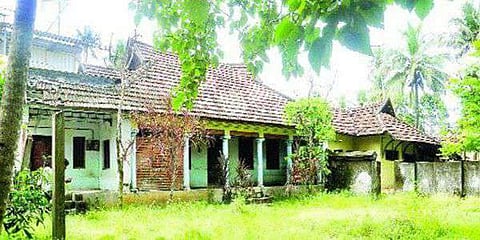 കൂടത്തില് കുടുംബത്തിലെ സ്വത്തുക്കള് പൊലീസിന്റേയും രാഷ്ട്രീയ പാര്ട്ടികളുടേയും കയ്യില്; അട്ടിമറിശ്രമം നടക്കുന്നതായി പരാതി