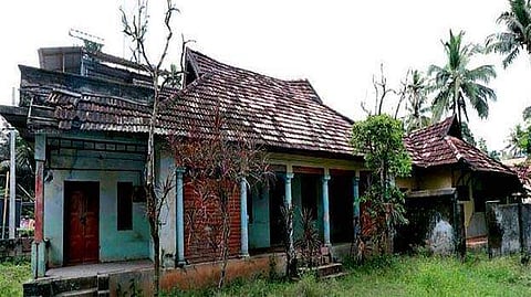 കരമന കൂടത്തില് ഭൂമി തട്ടിപ്പ് : കാര്യസ്ഥന്റെയും ഭാര്യയുടെയും അക്കൗണ്ടുകള് മരവിപ്പിച്ചു