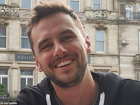 അവധി ആഘോഷത്തിനിടെ തലയില് പ്രാണി കടിച്ചു; 27കാരനായ അധ്യാപകന് ദാരുണാന്ത്യം