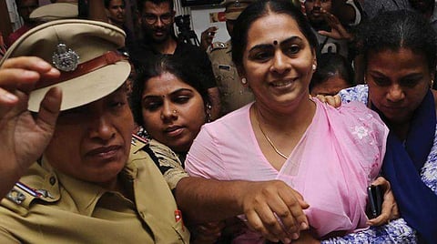 മേയറെ മാറ്റണം : ഇന്ദിര അനുസ്മരണത്തിനിടെ എറണാകുളം ഡിസിസിയില് വാഗ്വാദം, കയ്യാങ്കളി