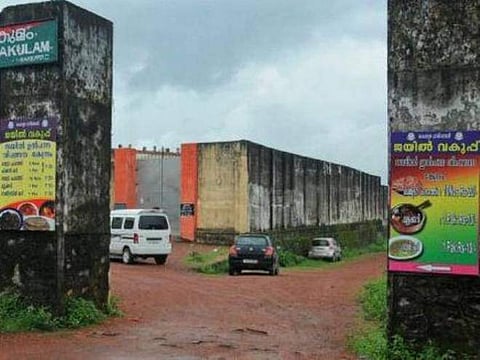 കാക്കനാട് ജയിലില് സംഘര്ഷം; ഉദ്യോഗസ്ഥരെ തടവുകാര് ആക്രമിച്ചു