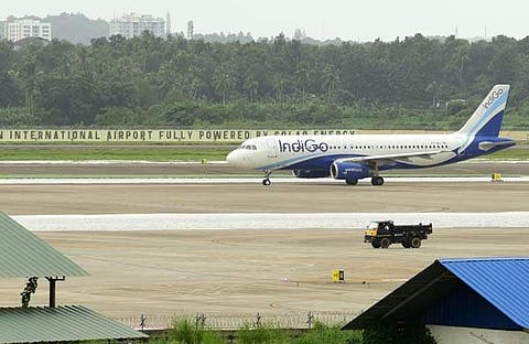 റണ്വേ റീ കാര്പ്പറ്റിങ്: നെടുമ്പാശ്ശേരി വിമാനത്താവളം നാലു മാസത്തേക്ക് പകല് അടച്ചിടുന്നു