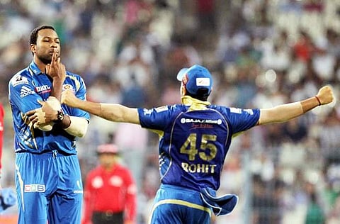 രോഹിത് ശര്മയെ അണ്ഫോളോ ചെയ്ത് പൊള്ളാര്ഡ്; കാര്യം തിരഞ്ഞ് വലഞ്ഞ് ആരാധകര്