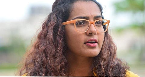 നടി പാർവതി തിരുവോത്തിനെ സാമൂഹിക മാധ്യമത്തിലൂടെ അപമാനിച്ചു; സംവിധായകനെതിരെ കേസ്