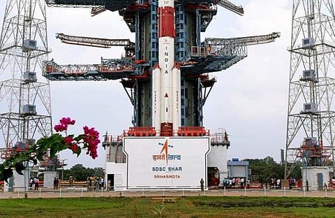 കൗണ്ട് ഡൗണ് തുടങ്ങി; 27 മിനിറ്റില് 14 ഉപഗ്രഹങ്ങള് ഭ്രമണപഥത്തില് എത്തിക്കാന് ഐഎസ്ആര്ഒ