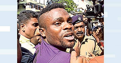 നാല് യുവനടന്മാരും രണ്ട് സംവിധായകരും ഇടപാടുകാരെന്ന് നിശാപാര്ട്ടിയില് ലഹരിമരുന്ന് എത്തിച്ച നൈജീരിയക്കാരന്; മൊഴി പൊലീസ് മുക്കി