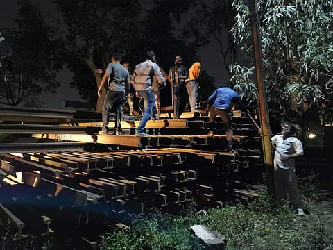 നായയെ രക്ഷിക്കാന് ഏഴുമണിക്കൂര് രക്ഷാദൗത്യം, കൂട്ടിയിട്ട റെയിലുകള് നീക്കി മുന്നേറിയ രക്ഷാപ്രവര്ത്തകര് ഞെട്ടി!, ഒന്നിന്റെ സ്ഥാനത്ത് മൂന്ന് (ചിത്രങ്ങള്)