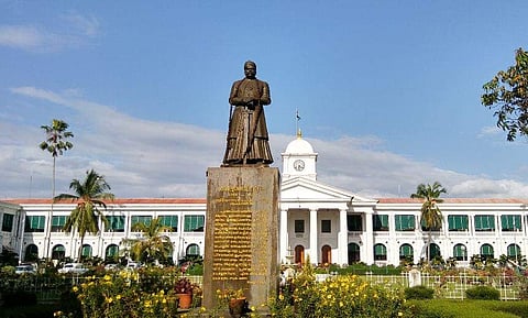 'എന്ത് വസ്ത്രമാണ് ധരിച്ചതെന്ന് ചോദിക്കും; അര്ദ്ധരാത്രി അശ്ലീല സന്ദേശമയക്കും'; മുതിര്ന്ന ഐഎഎസുകാരനെ കൊണ്ട് പൊറുതിമുട്ടി; പരാതിയുമായി ഉദ്യോഗസ്ഥകള്