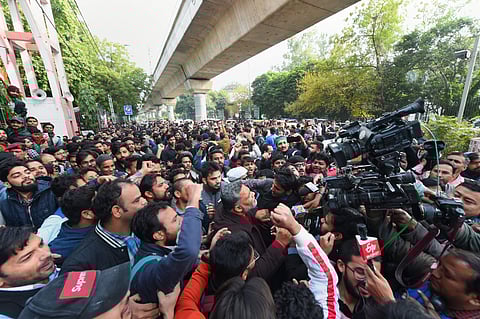 പൗരത്വ നിയമ പ്രതിഷേധം: ജാമിയ മിലിയ സര്വകലാശാല ജനുവരി അഞ്ചുവരെ അടച്ചു; പരീക്ഷകള് മാറ്റി, അസമില് രണ്ടുദിവസംകൂടി ഇന്റര്നെറ്റ് നിരോധനം