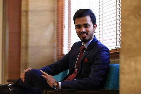 രാജ്യത്തെ ഏറ്റവും പ്രായം കുറഞ്ഞ ഐപിഎസ് ഉദ്യോഗസ്ഥന്; ഉയരങ്ങള് കീഴടക്കിയത് കഷ്ടപ്പാടുകള് നിറഞ്ഞ ജീവിതത്തിലൂടെ, 22 കാരന്റെ കഥ