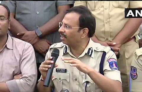 സജ്ജനാര് മാധ്യമങ്ങളോടു സംസാരിക്കുന്നു/ എഎന്ഐ, ട്വിറ്റര്