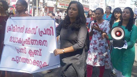 സദാചാര ഗുണ്ടായിസം: എം രാധാകൃഷ്ണനെ സസ്പെന്റ് ചെയ്തു
