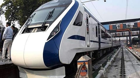 'വന്ദേഭാരത്' വെള്ളിയാഴ്ച മുതൽ ; കുറഞ്ഞ ടിക്കറ്റ് നിരക്ക് 1850 രൂപ