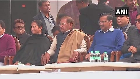 'മോദി സര്ക്കാരിനെ ജനം ഗംഗയിലേക്ക് വലിച്ചെറിയും'; കരുത്തുകാട്ടി പ്രതിപക്ഷം