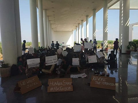 അധ്യാപികമാര്ക്കെതിരെ പ്രതികാര നടപടി?: തമിഴ്നാട് സെന്ട്രല് യൂണിവേഴ്സിറ്റിയില് മലയാളി വിദ്യാര്ത്ഥികള് ഉള്പ്പെടെ നിരാഹാരസമരത്തില്