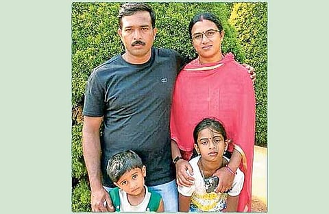 'ഇവിടെ നല്ല തണുപ്പാണമ്മേ...'; പൊട്ടിച്ചിതറുന്നതിന് രണ്ട് മണിക്കൂര് മുമ്പും വസന്തകുമാര് വീട്ടിലേക്ക് വിളിച്ചു...