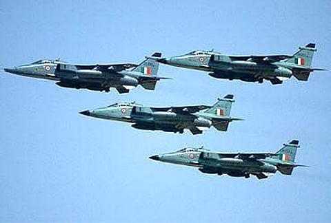 സൈനികരുടെ അവധി റദ്ദാക്കി ; 137 യുദ്ധവിമാനങ്ങള് ഇന്ന് അതിര്ത്തിയില്