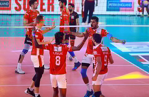 കളം നിറഞ്ഞ് അജയ്യരായി കാലിക്കറ്റ് ഹീറോസ്; നിഷ്പ്രഭം യു മുംബ; പ്രൊ വോളി ഫൈനലിൽ