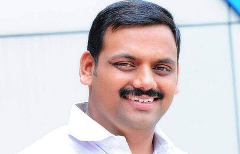 കാസര്കോട് ഇരട്ടക്കൊലപാതകം: സിബിഐ അന്വേഷിക്കണമെന്ന് യൂത്ത് കോണ്ഗ്രസ്, കൊലപാതകം സിപിഎം നേതാക്കളുടെ അറിവോടെ