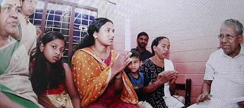 ജവാൻ വസന്തകുമാറിന്റെ വീട് മുഖ്യമന്ത്രി പിണറായി വിജയൻ സന്ദർശിച്ചു