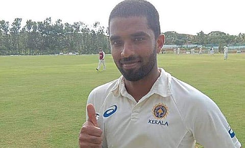 വെടിക്കെട്ടുമായി മുന്നിൽ നിന്ന് നയിച്ച് നായകൻ; മണിപ്പൂരിനെ തകർത്ത് കേരളം