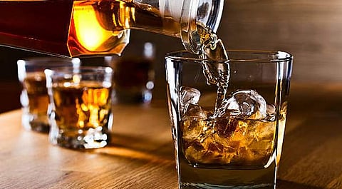 പയര് കൃഷിക്കിടയില് അനധികൃത മദ്യവില്പ്പന; കൃഷിയുടമ പിടിയില്