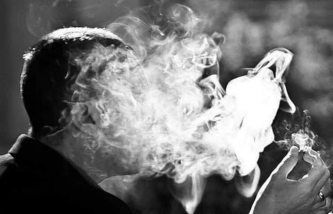 ഒരു ദിവസം 20ല് കൂടുതല് സിഗരറ്റ് വലിക്കുന്നുണ്ടോ? എങ്കില് നിങ്ങളുടെ കാഴ്ചശക്തി തകരാറിലാകും