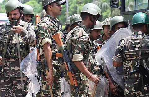 നൂറു കമ്പനി അര്ധ സൈനികര് കൂടി കശ്മീരിലേക്ക്; നടപടികള് ശക്തമാക്കി സര്ക്കാര്