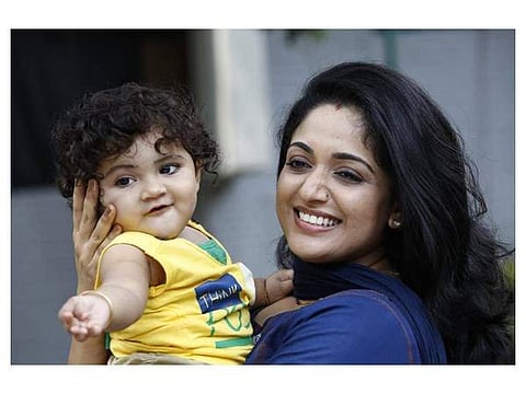 കാവ്യ മാധവനും മകൾ മഹാലക്ഷ്മിയും; വൈറലായ ചിത്രങ്ങളുടെ യാഥാർഥ്യം ഇതാണ്