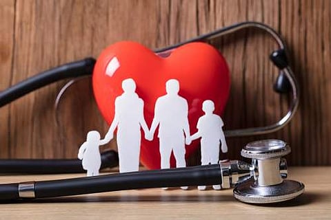 കാരുണ്യ ആരോഗ്യ സുരക്ഷാ പദ്ധതി ഏപ്രിൽ ഒന്നുമുതൽ; കുടുംബത്തിലെ എല്ലാവർക്കും ആരോഗ്യ പരിരക്ഷ, ആനുകൂല്യം അഞ്ചുലക്ഷം രൂപ