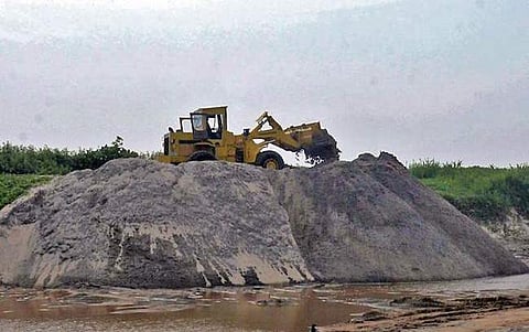 ആലപ്പാട് സമരം നൂറാം ദിവസത്തില്; സര്ക്കാര് നിയോഗിച്ച വിദഗ്ധസമിതി വിവരങ്ങള് ശേഖരിച്ച് തുടങ്ങി