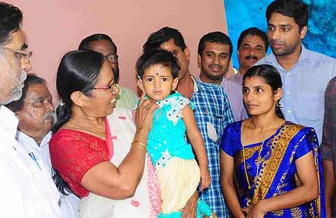 മന്ത്രി വന്നു, പ്രൊസസര് കാതില് വച്ചു; നിയമോള്ക്ക് ഇനി കേള്ക്കാം