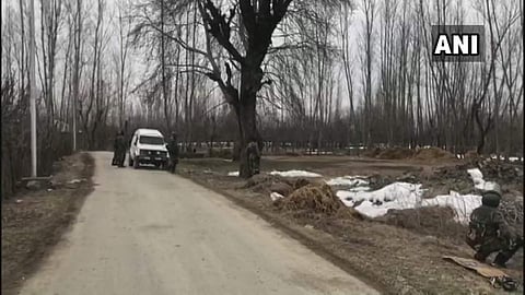 കശ്മീരില് ഏറ്റുമുട്ടല് : ഹിന്ദ്വാരയില് രണ്ട് ഭീകരരെ സൈന്യം വധിച്ചു