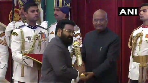 'എല്ലാ പാര്ട്ടിയിലും വേണ്ടപ്പെട്ടവരുണ്ട്' ; രാഷ്ട്രീയത്തിലേക്കില്ലെന്ന് മോഹന്ലാല്