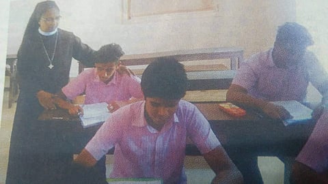 ചേതനയറ്റ അച്ഛന്റെ കവിളില് അന്ത്യചുംബനം നല്കി, സുജിത്ത് അവസാന പരീക്ഷയെഴുതി