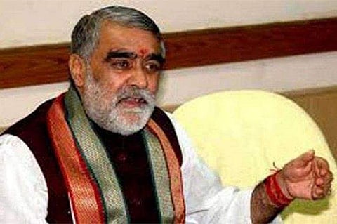 ചട്ടം ലംഘിച്ച് രാത്രി വൈകിയും പ്രചാരണം, തടഞ്ഞ നിരീക്ഷകന് കേന്ദ്രമന്ത്രിയുടെ അസഭ്യവർഷം, വിവാദം (വീഡിയോ)