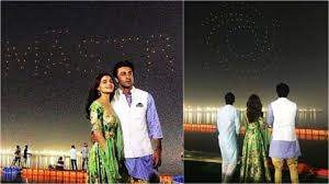 കുംഭമേളയില് തിളങ്ങി ആലിയയും രണ്ബീറും: ആകാശത്ത് നിരന്നത് 150ഓളം ഡ്രോണുകള്