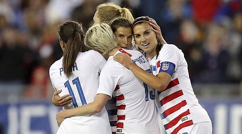 പുരുഷന്മാര്ക്ക് തുല്യമായ വേതനം വേണം; യുഎസ് ഫുട്ബോള് ഫെഡറേഷനെതിരെ വനിതാ ഫുട്ബോള് ടീം