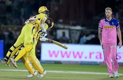 നൂറില് നൂറടിച്ച് റെക്കോര്ഡിട്ട് ക്യാപ്റ്റന് കൂള്; അവസാന പന്തിലെ സിക്സറില്  ചെന്നൈയ്ക്ക് മിന്നും ജയം