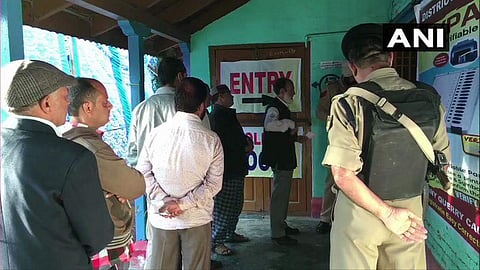 ജനം വിധിയെഴുതുന്നു ; രണ്ടാം ഘട്ട വോട്ടെടുപ്പ് തുടങ്ങി, കനത്ത സുരക്ഷ