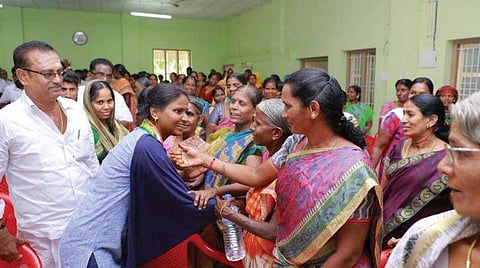 ആകെയുള്ളത് 12, 816 രൂപയും അരപ്പവന് സ്വര്ണവും; രമ്യ ഹരിദാസിന്റെ സ്വത്ത് വിവരം ഇങ്ങനെ