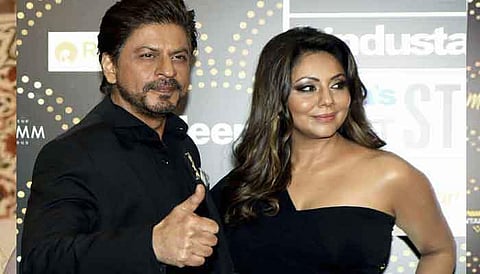 എനിക്കൊരു രഹസ്യം പറയാനുണ്ട്..!: ഷാരൂഖിനെക്കുറിച്ചുള്ള ആ രഹസ്യം പൊതുവേദിയില് പരസ്യമാക്കി ഗൗരി