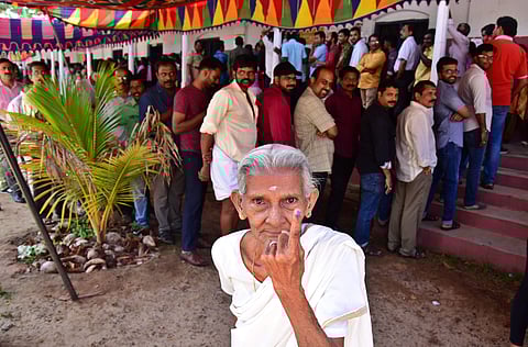 കേരളത്തില് റെക്കോര്ഡ് പോളിംഗ്, 77.67 ശതമാനം; ആറിടത്ത് 80 ശതമാനം കടന്നു; മുന്നില് കണ്ണൂര്; പ്രതീക്ഷയോടെ മുന്നണികള്