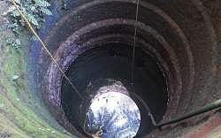 പന്തെടുക്കാന് ഇറങ്ങിയ ബാലന് കിണറ്റില് വീണ് മരിച്ചു