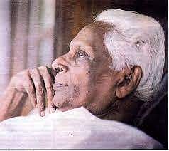 തിരുനല്ലൂരെഴുതുമ്പോള് കായലും കടലാസ്: കുരീപ്പുഴ ശ്രീകുമാറിന്റെ കവിത