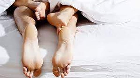 ഷെയര്ചാറ്റിലൂടെ പരിചയം; ഭാര്യമാരെ പരസ്പരം ലൈംഗികബന്ധത്തിന് കൈമാറി; സംഘം അറസ്റ്റില്