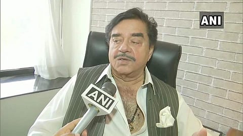 പറയാന് വന്നത് മൗലാനാ ആസാദിനെപ്പറ്റി, പക്ഷേ നാക്കു പിഴച്ചു; ജിന്ന കോണ്ഗ്രസായിരുന്നു എന്ന പ്രസ്താവനയില് വിശദീകരണവുമായി ശത്രുഘ്നന് സിന്ഹ