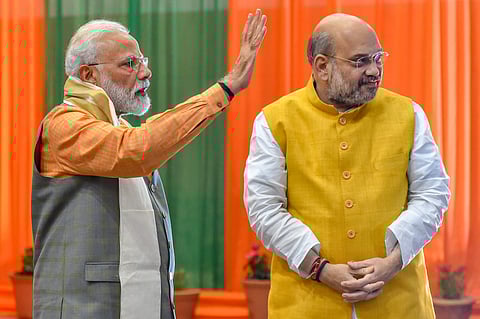 മുറിച്ചുമാറ്റുന്ന താമരവേരുകള്; രാഷ്ട്രീയ പാര്ട്ടികളുടെ നേതൃതലമുറകള് മാറുമ്പോള്